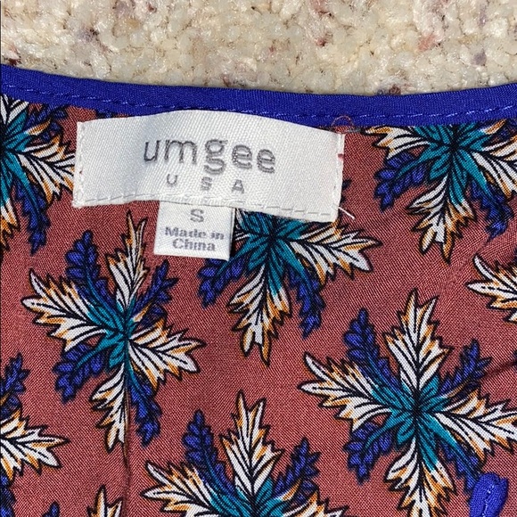 This dress is super flattering! And adorable!! - Picture 2 of 2